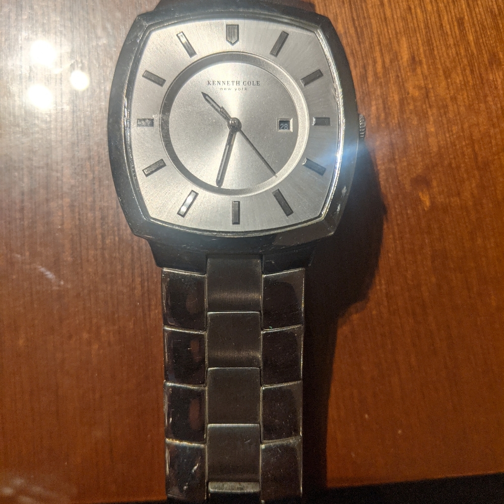 Kenneth Cole Luxury Watch - Picture 3 of 4